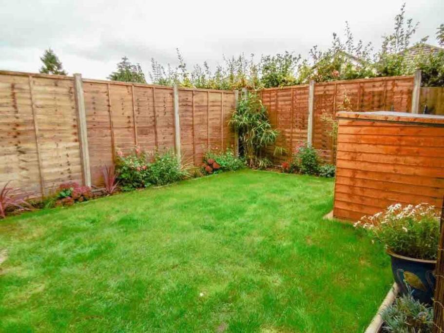 Spacious 4 Bed Rooms, Parking, Garden And Near Parks, Beaches And University Bournemouth Buitenkant foto