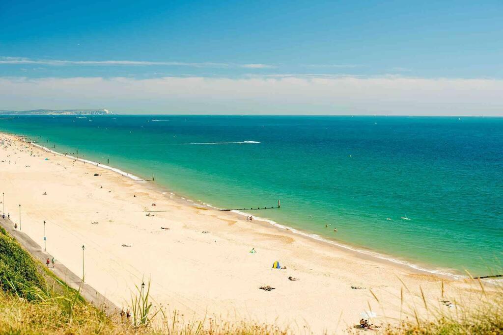 Spacious 4 Bed Rooms, Parking, Garden And Near Parks, Beaches And University Bournemouth Buitenkant foto