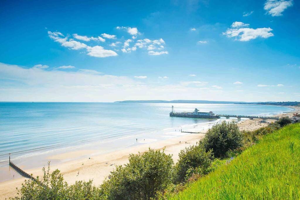 Spacious 4 Bed Rooms, Parking, Garden And Near Parks, Beaches And University Bournemouth Buitenkant foto