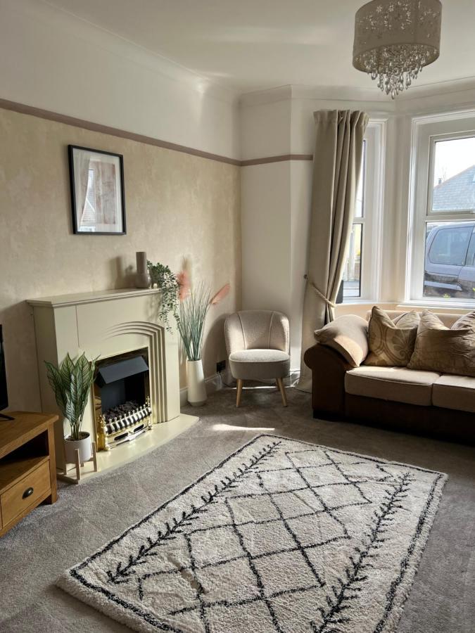 Spacious 4 Bed Rooms, Parking, Garden And Near Parks, Beaches And University Bournemouth Buitenkant foto