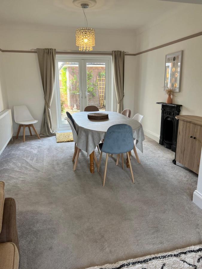 Spacious 4 Bed Rooms, Parking, Garden And Near Parks, Beaches And University Bournemouth Buitenkant foto
