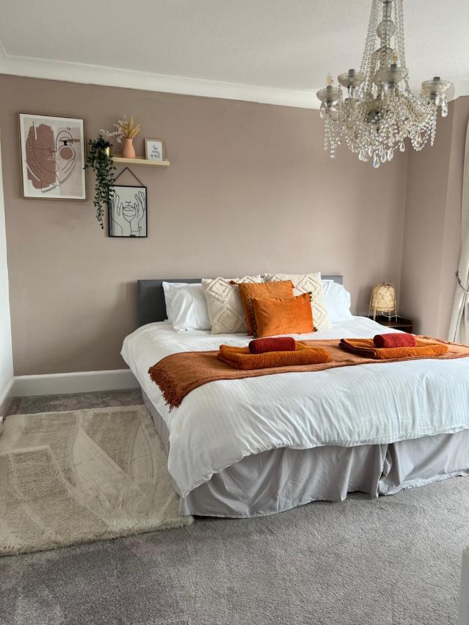 Spacious 4 Bed Rooms, Parking, Garden And Near Parks, Beaches And University Bournemouth Buitenkant foto